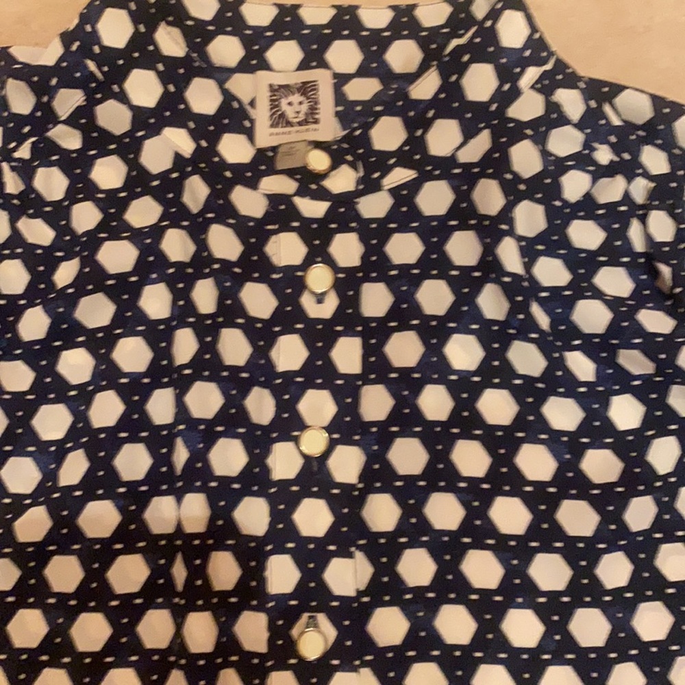 Almost new blouse - Picture 2 of 4